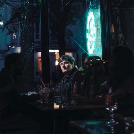 "Dans les bars"